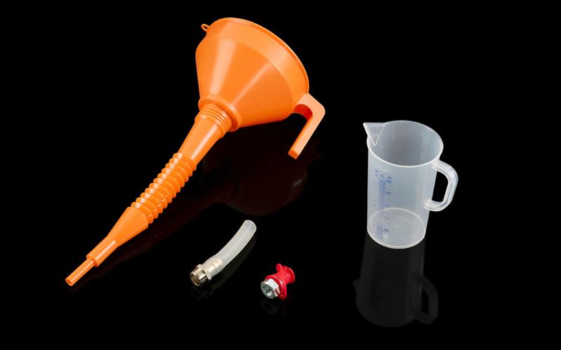 Rittal AS 5051.728 Oil change kit for CW120 including a funnel, 05 l measuring jug, hydraulic vent plug and funnel adaptor for screwing onto the pump Turkey